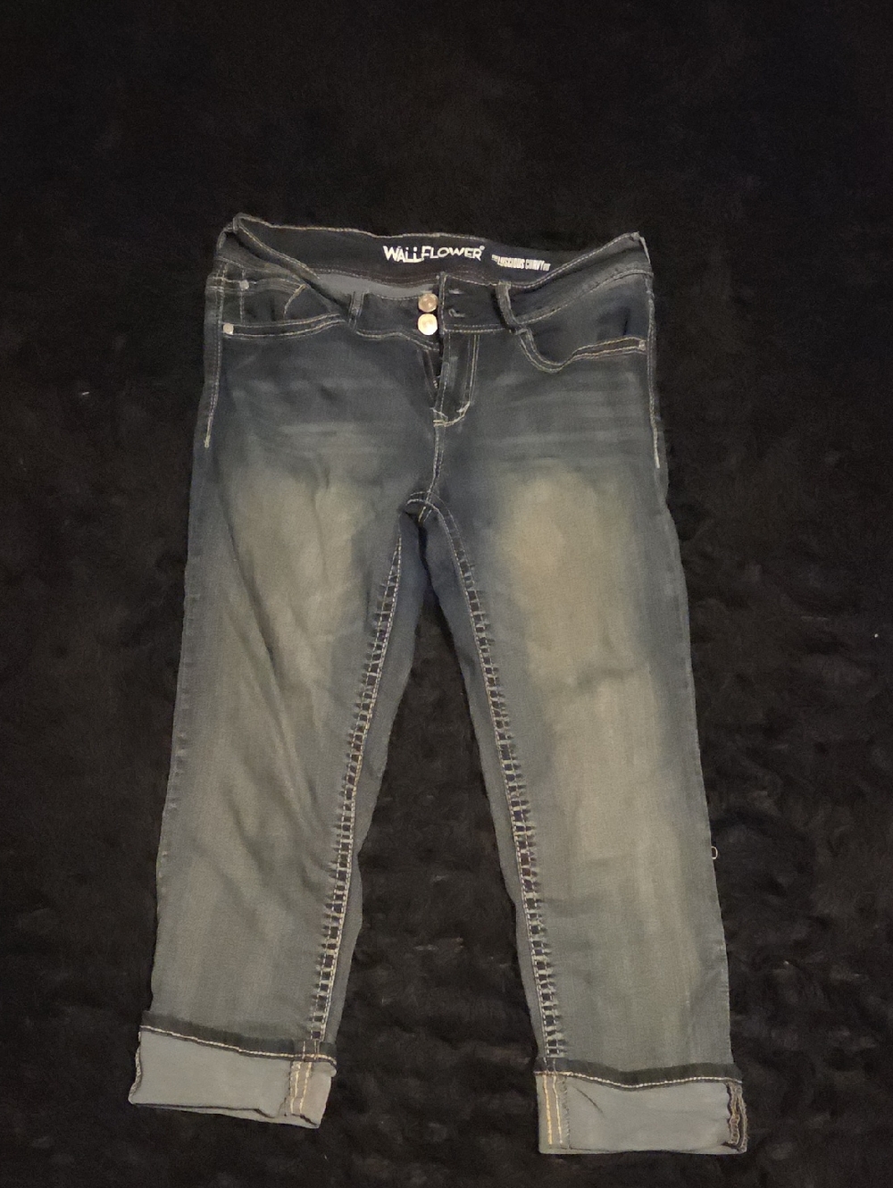 Wallflower Women's Faded Dark Blue Cropped Jeans